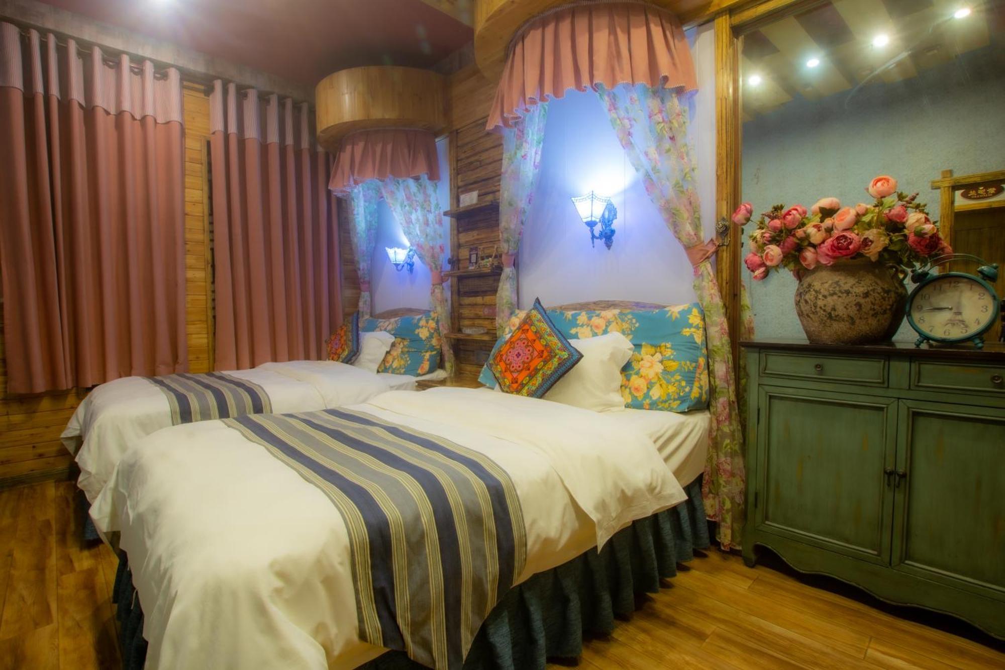 Floral Hotel - Baihui Living Zhangjiajie Exteriör bild